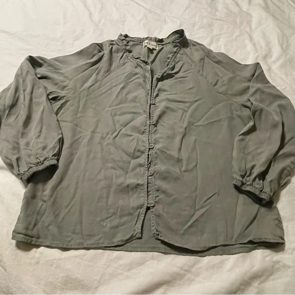 CLOTH AND STONE Green Raglan Ruffle‎ Neck Blouse - Picture 8 of 10